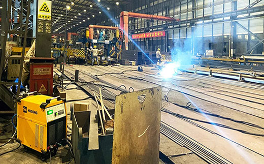 太阳城官网数字化等离子切割+碳弧气刨两用机LGB 120B使用现场