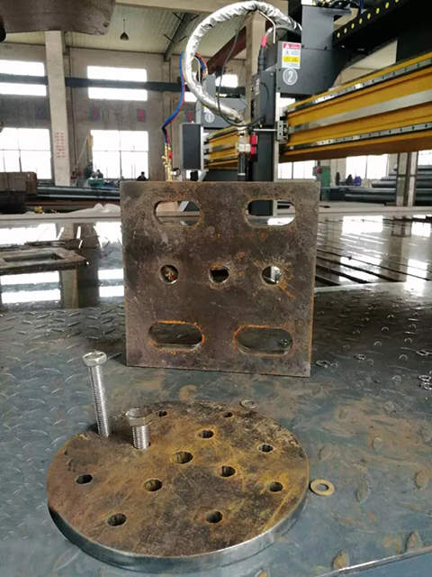 路灯生产厂家用太阳城官网数控等离子切割机现场切割的工件