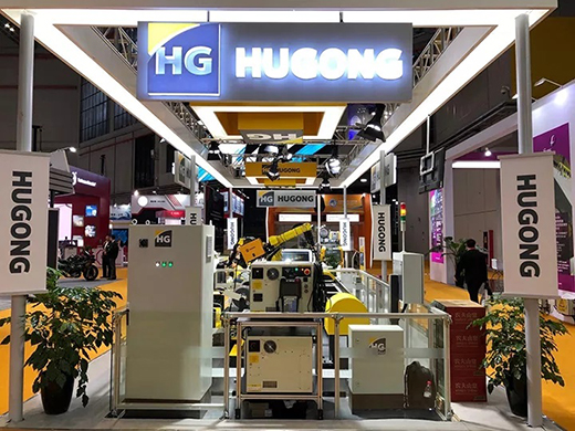 进博会首日太阳城官网意大利CEA展位展品机械人焊接系统